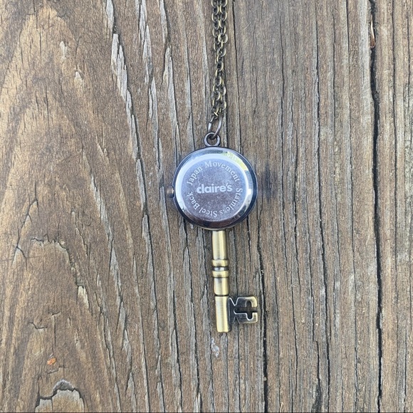Clock Key Necklace - Picture 2 of 2